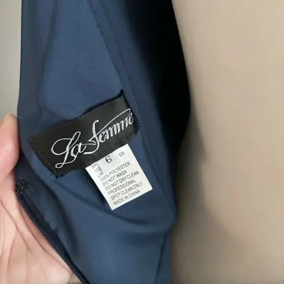 La Femme Floor Length Deep V-neck A-line Satin Ballgown, Midnight/Navy Size 6 - Picture 9 of 11